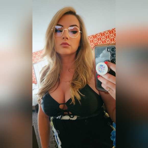 ✨ AIMEEZINGDUH IS LIVE!✨ Please like to be notified when I'm going live ✨✨ - Picture 8 of 9